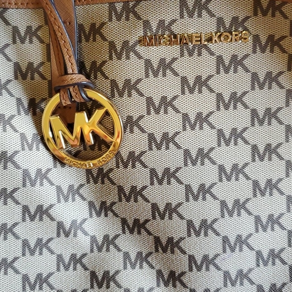 Michael Kors MK shoulder bag! - Picture 2 of 8